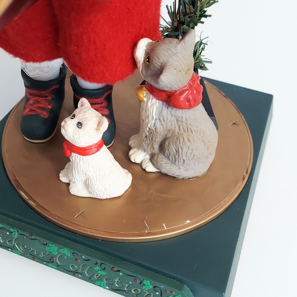 Vtg Dickens Collection Christmas Caroler Girl Musical Lighted Lamp Post Dog Cat - Picture 11 of 13